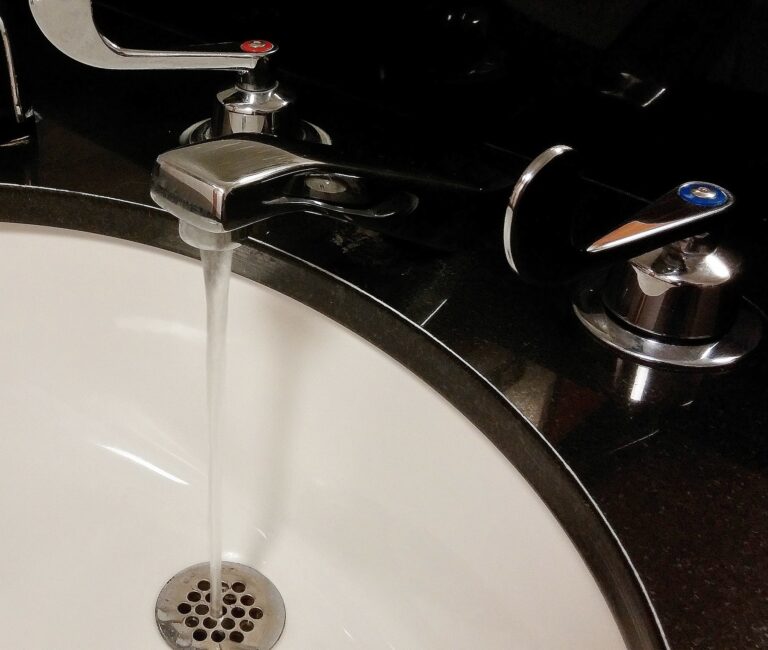 В Запорожье потребителям временно отключили горячую воду