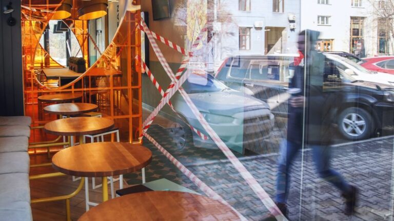 В Запорожье могут закрыть торговые центры и ограничить работу кафе