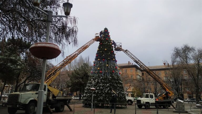 В Запорожье городскую новогоднюю елку откроют 19 декабря