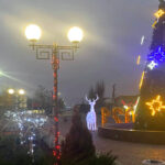В центре Кирилловки засияли новогодние инсталляции