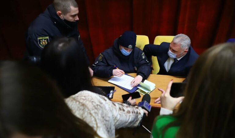 Четверо депутатов вышли из фракции “Слуга народа” в Запорожском областном совете