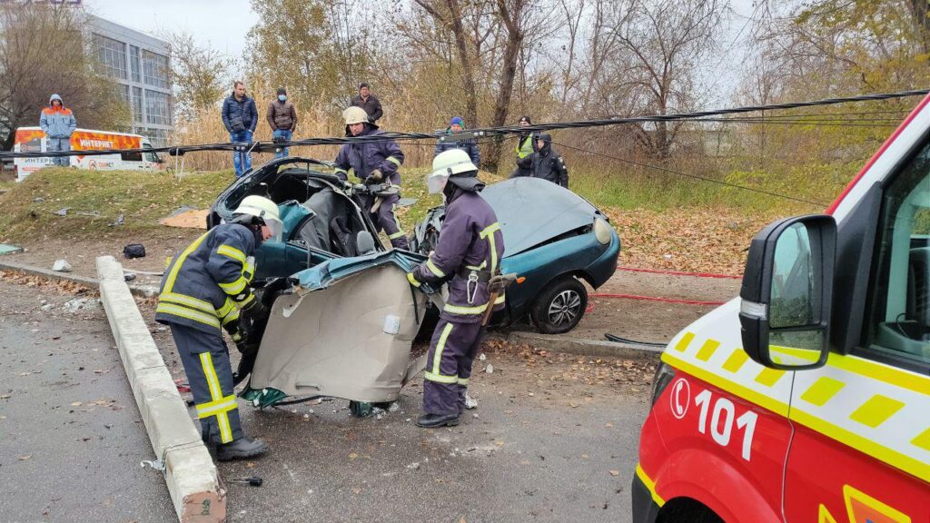 В Запорожье произошло мощное ДТП: водитель погиб
