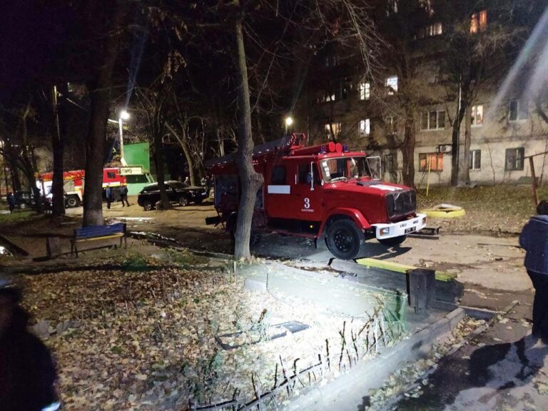 В Днепровском районе потушили два пожара в жилых домах