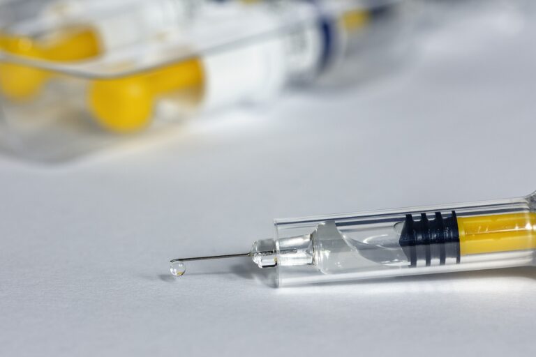 В Минздраве планируют поставку вакцины COVAX в первом полугодии 2021