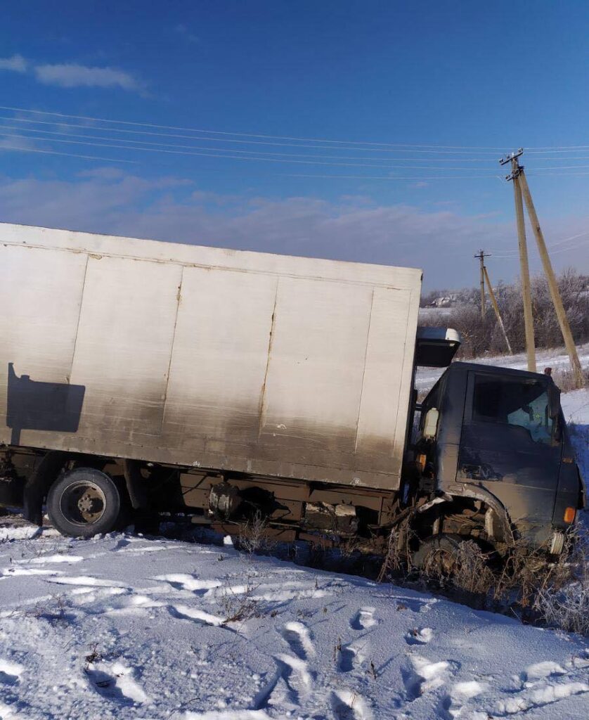 В Запорожской области водители не справились с управлением на скользких дорогах