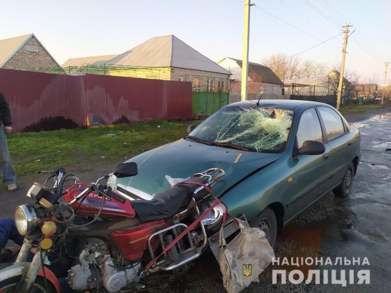В Запорожской области водитель легковушки сбил 82-летнего пенсионера на мопеде