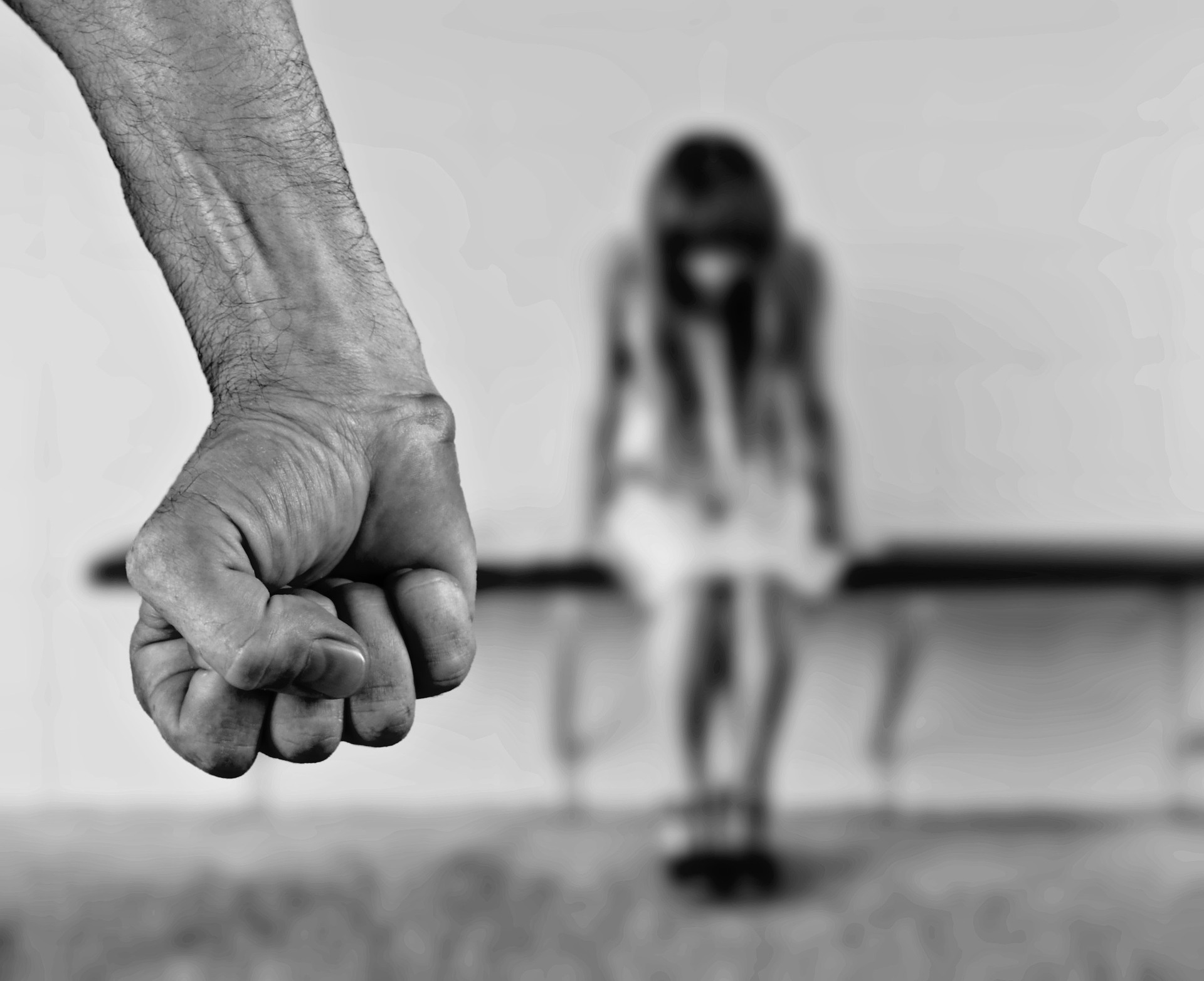 В Запорожской области мужчина изнасиловал несовершеннолетнюю девочку