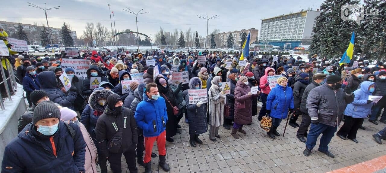 Жители Вольнянского района пикетируют Запорожскую ОГА
