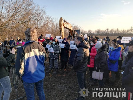 Запорожцы подписывают петицию президенту против строительства каолинового карьера