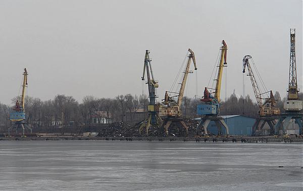 В Запорожье в порту Ленина обрушился кран