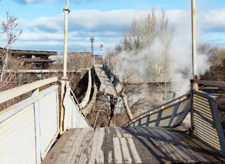 В Запорожье из-за сильного ветра обрушился мост (ВИДЕО)