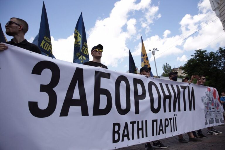 В Запорожье хотят запретить политические партии “ОПЗЖ” и “Партию Шария”