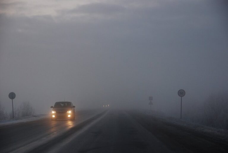 Запорожских водителей предупредили об опасности на дорогах
