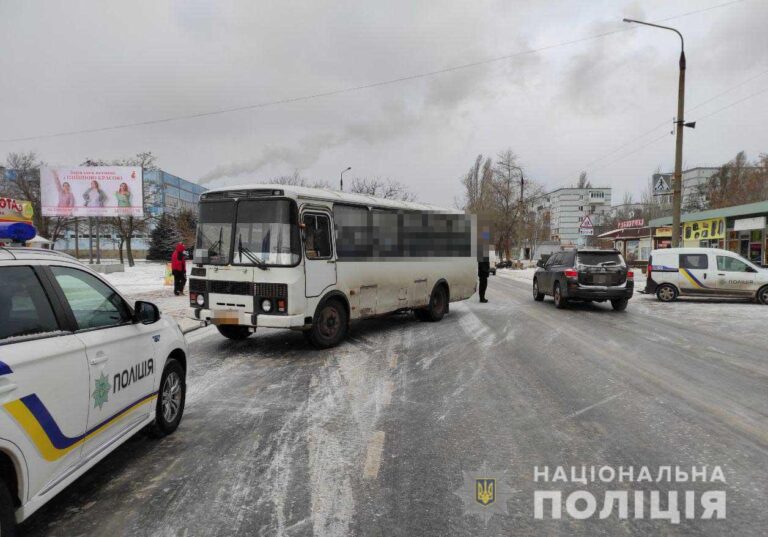 В Запорожской области пассажирский автобус насмерть сбил человека