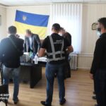 В Запорожской области начальника таможенного поста подозревают в незаконных сделках с экспортерами