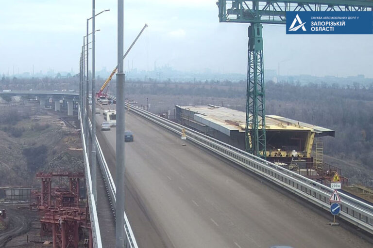 На новом мосту в Запорожье на две недели ограничили движение – схема