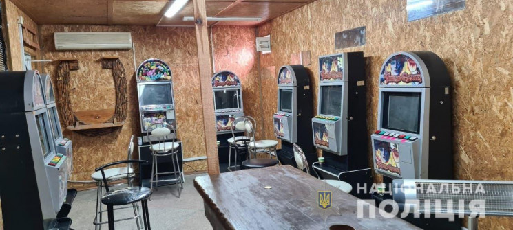 Полиция в Приморске нашла законспирированный зал игровых автоматов