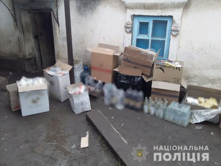 Полиция изъяла контрафактную алкогольную и табачную продукцию в селе под Запорожьем