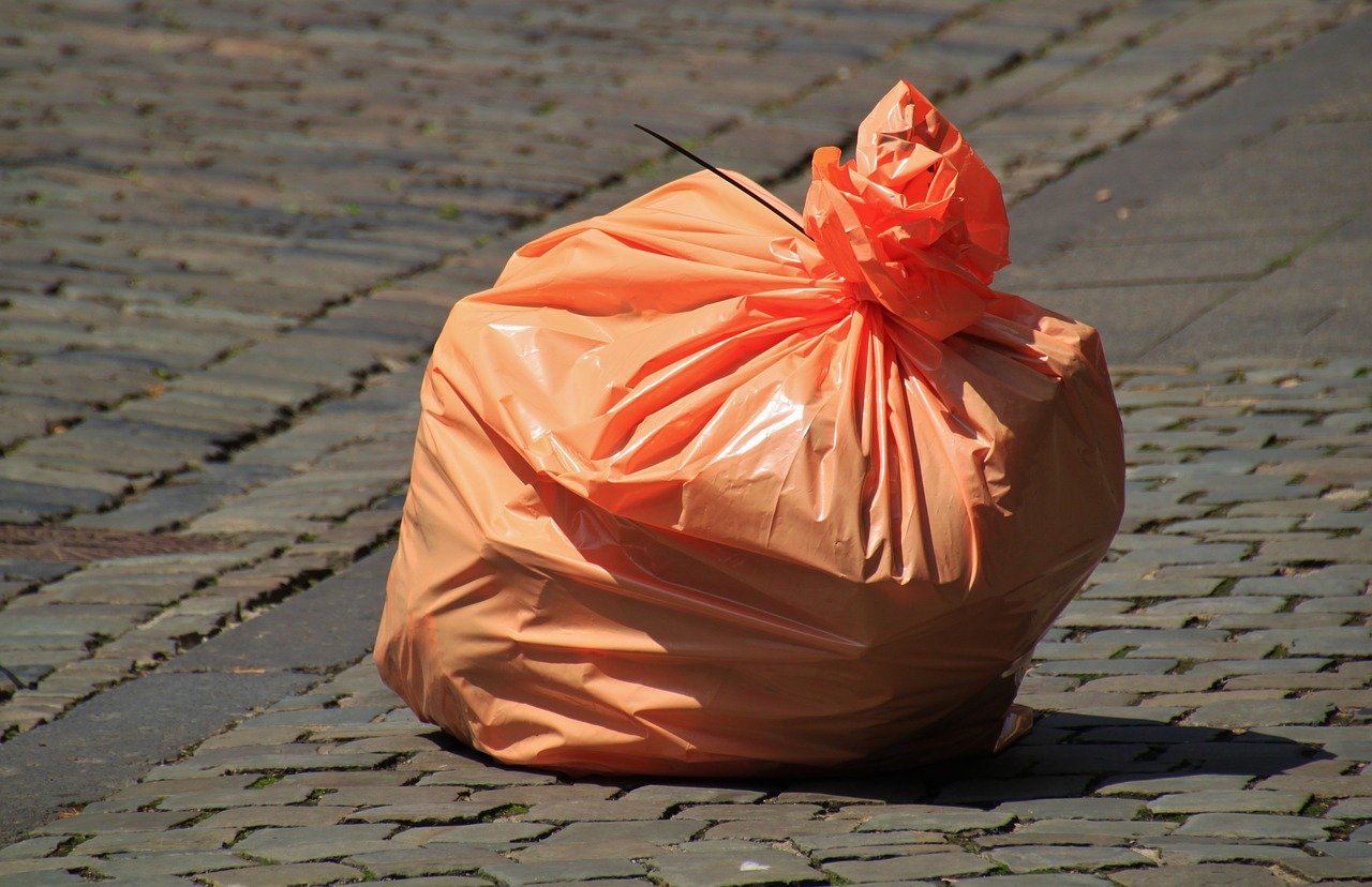 Вельмут опять меняет цвет мешков для вывоза мусора в Запорожье