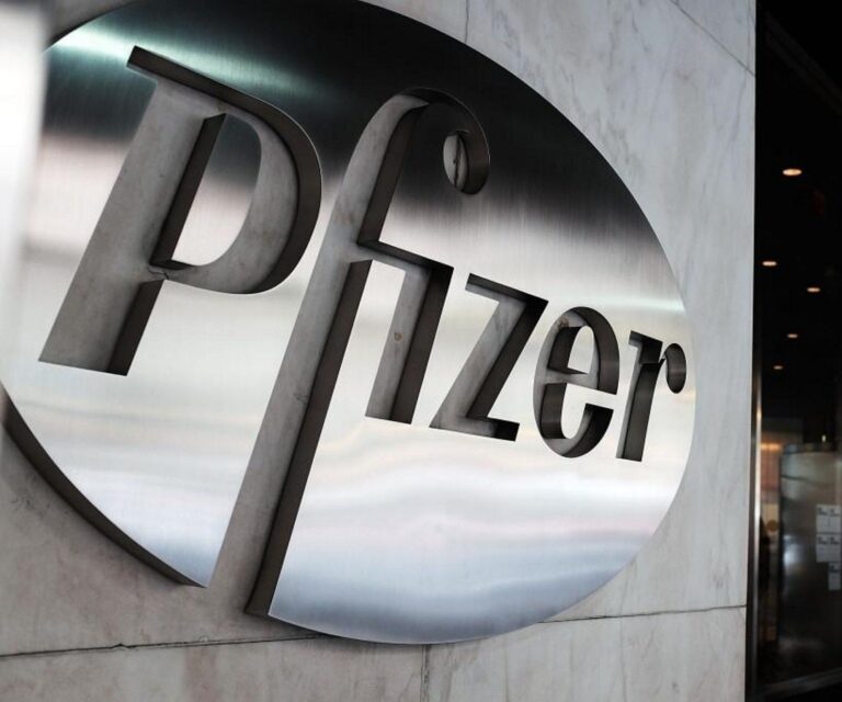 Вакциной Pfizer привили 168 запорожцев
