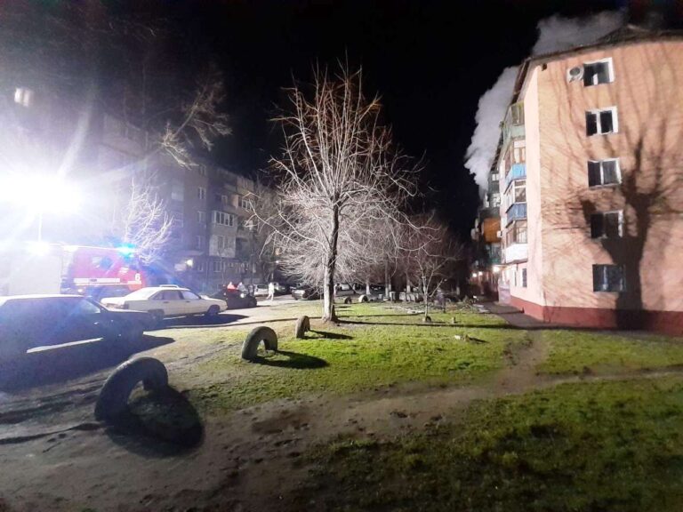 В Запорожье во время пожара в жилом доме погибли люди