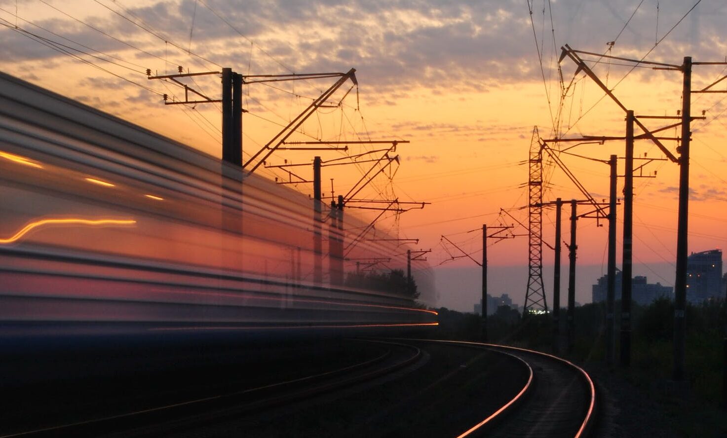 Поезда в Запорожье и из города задерживаются из-за обстрелов