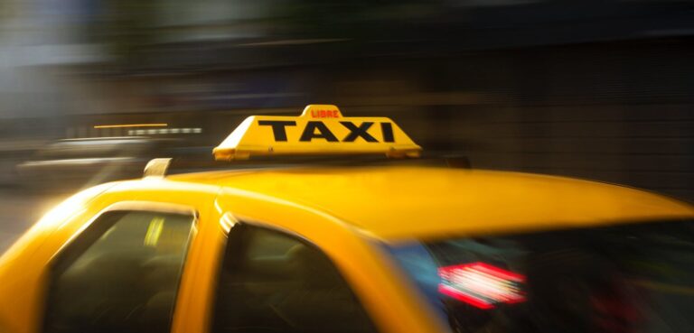 У Запоріжжі водій таксі відмовився везти пасажирів через колір шкіри