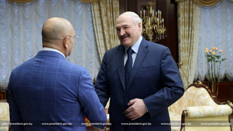 Запорізький нардеп зустрівся із Олександром Лукашенком: реакція партії “Слуга народу”