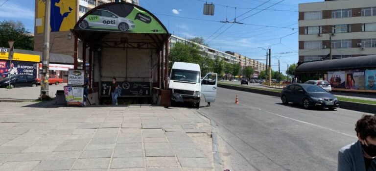 В полиции прокомментировали ДТП маршрутки на площади Пушкина