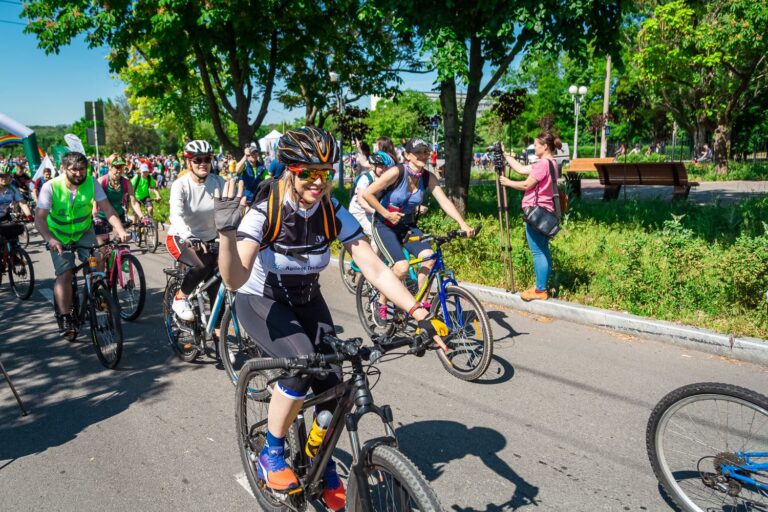 Велодень-2021 в Запорожье: в велопробеге приняли участие 2 тысячи человек