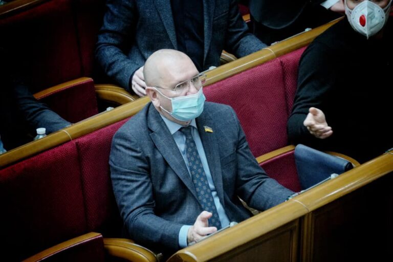 Глава партии “Слуга народа” рассказал, заберут ли у Евгения Шевченка мандат депутата