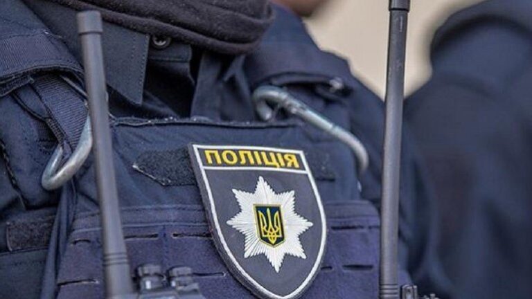 Полицейские в Запорожье задержали злоумышленника, который отбирал телефоны, угрожая ножом