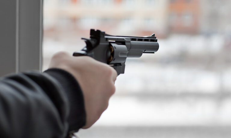 В Запорожье 22-летний парень устроил стрельбу в жилом квартале