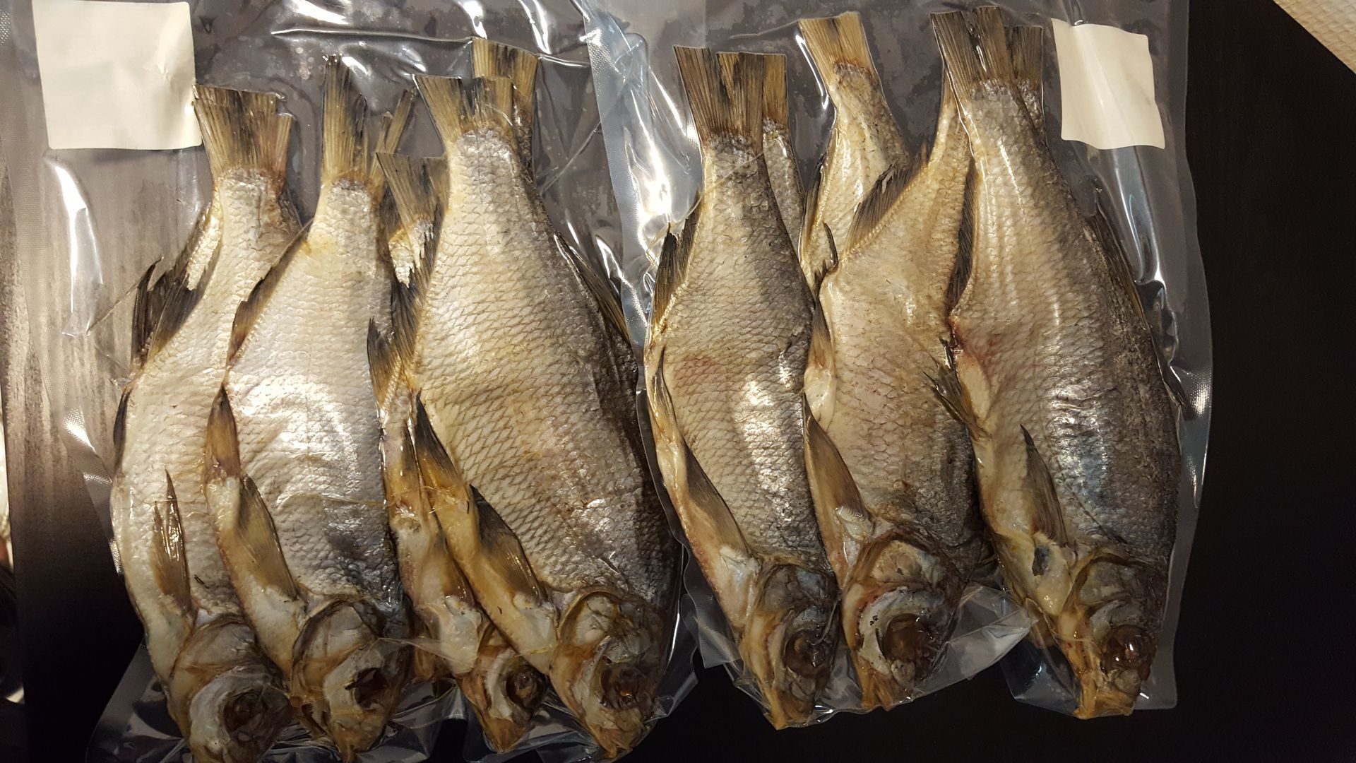 В Запорожье покупатели отравились вяленой рыбой местного производителя