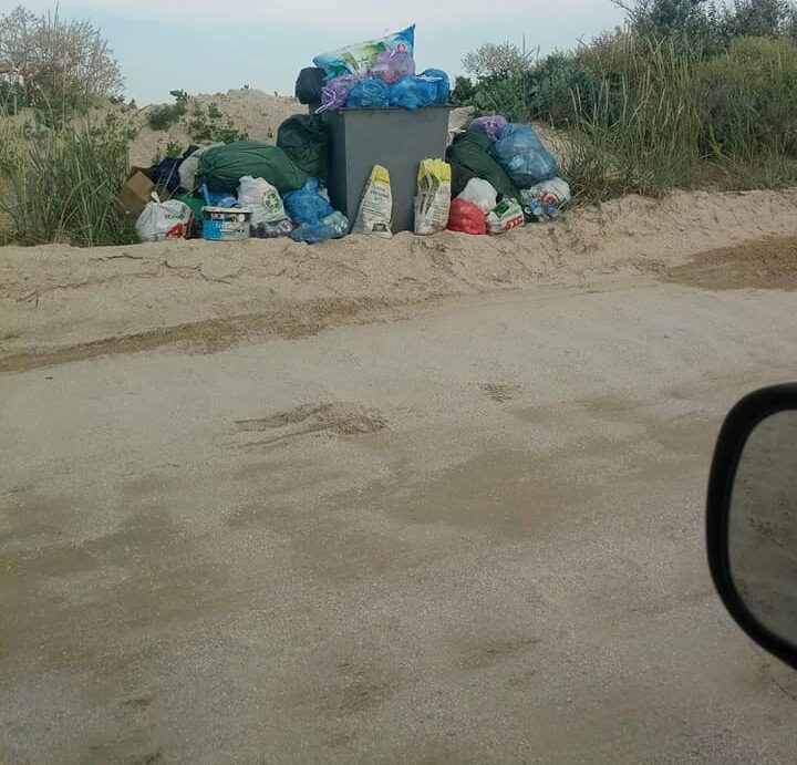 В Кирилловке отдыхающие после Дня Конституции оставили горы мусора
