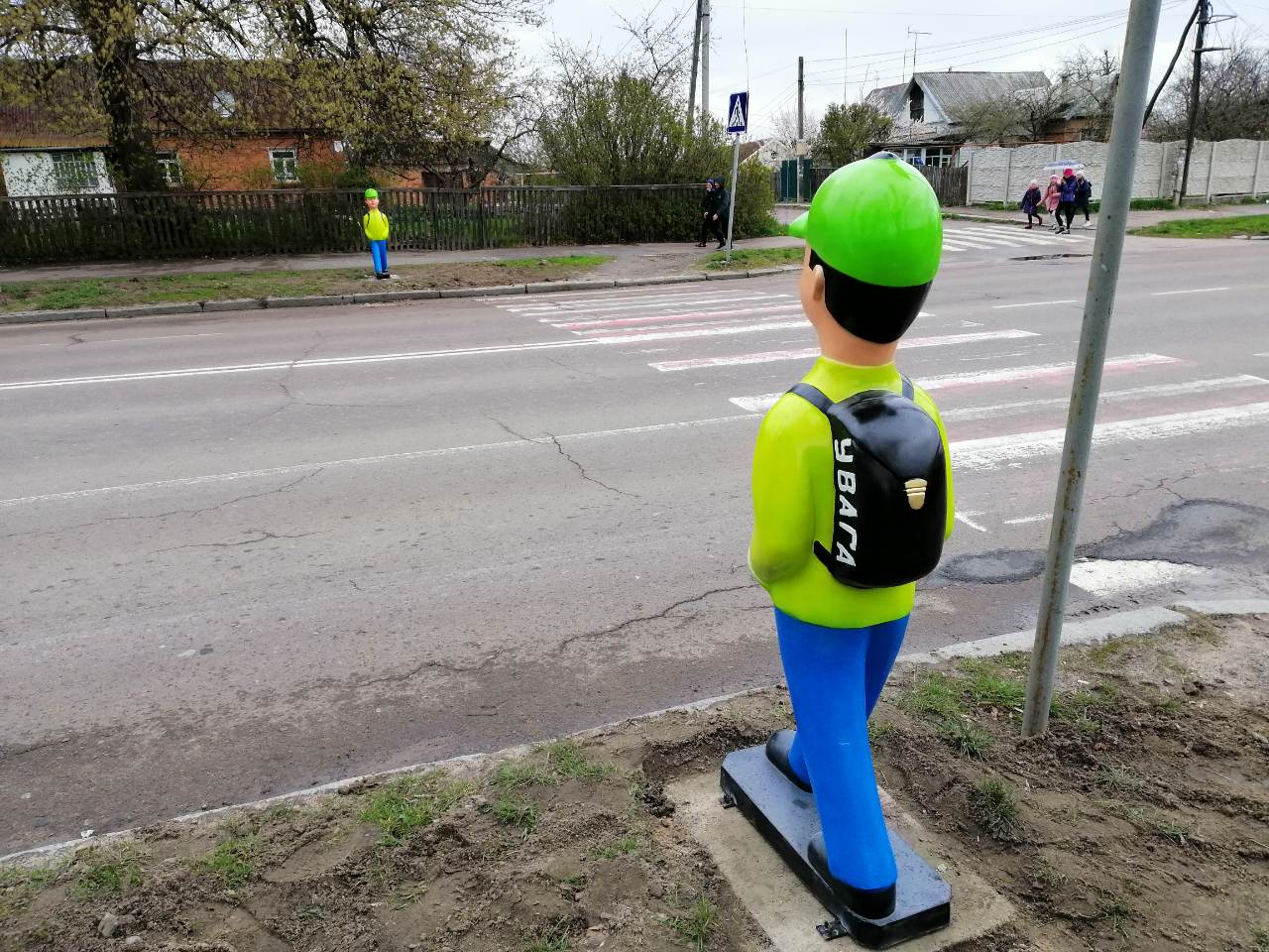 На пешеходных переходах в Запорожье предлагают установить фигуры школьников