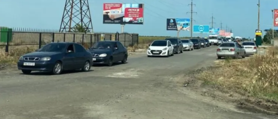 На трассе к Кирилловке и Бердянску образовались огромные пробки
