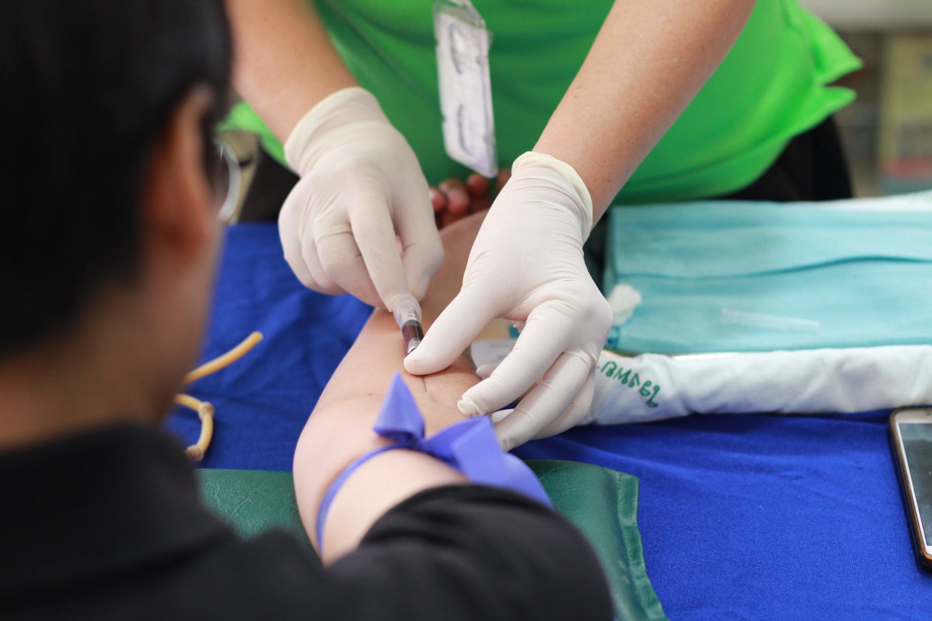 Запорожцев просят сдать кровь на донорство с отрицательным резусом: как помочь