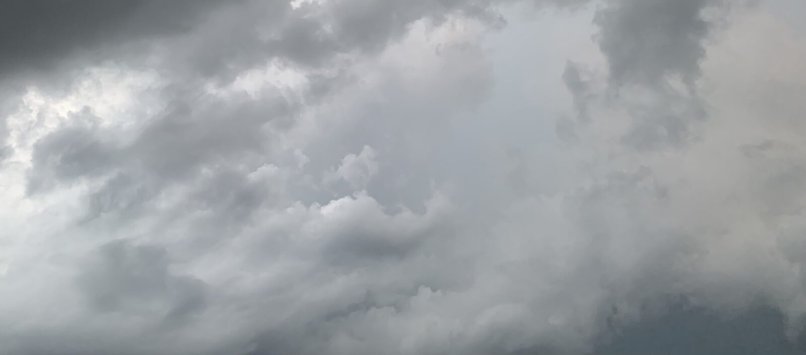 Гроза и ветер: погода 9-го августа в Запорожье