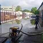 Потоп в Запорожье - спасатели откачали 200 кубометров воды