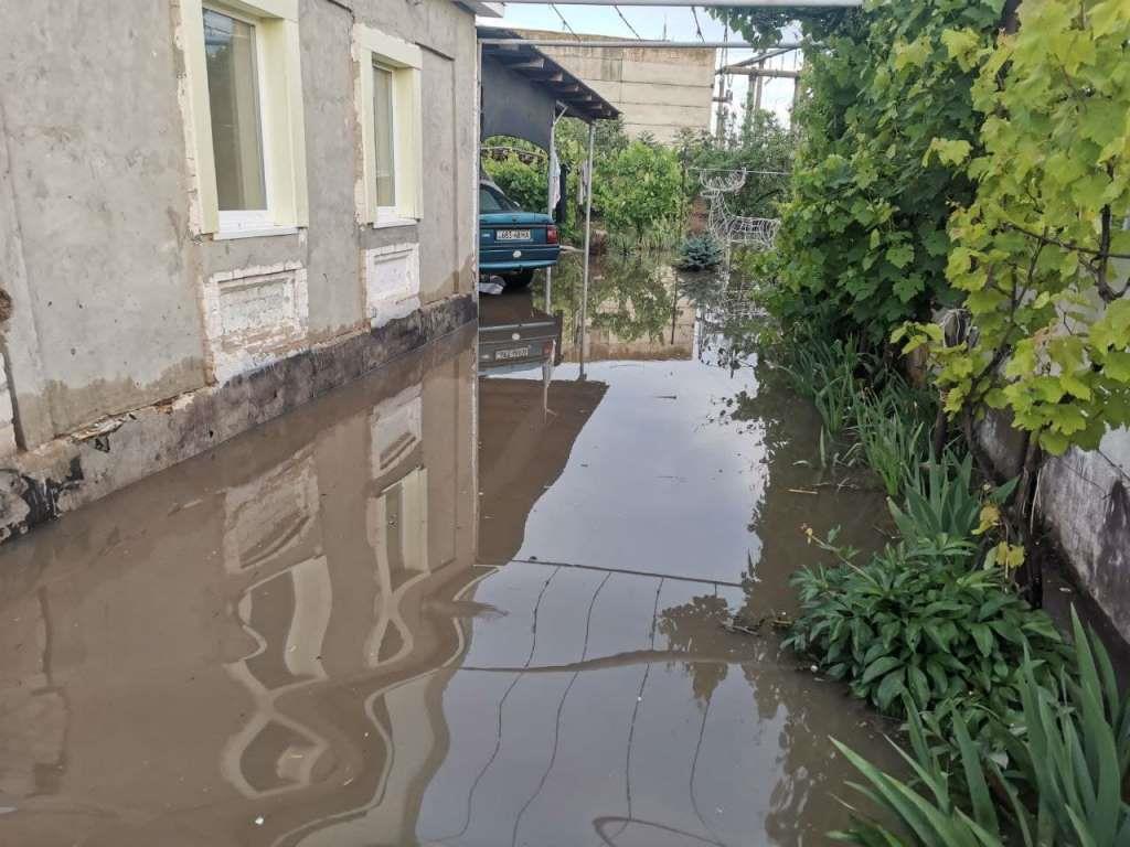 Последствия ливней: в Мелитополе затопило дома