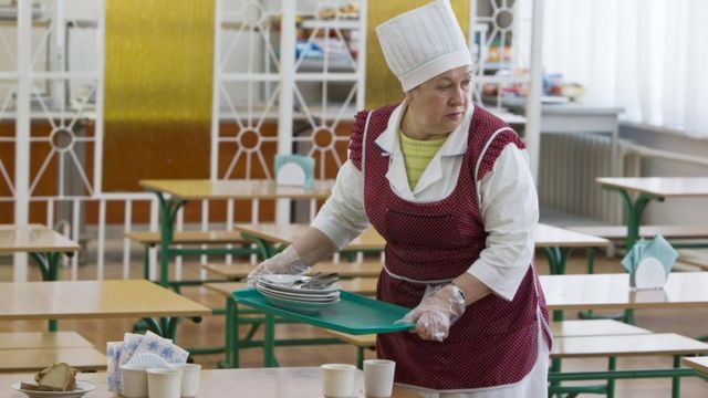 Санитарные требования на пищеблоках нарушали 29 школ в Запорожской области