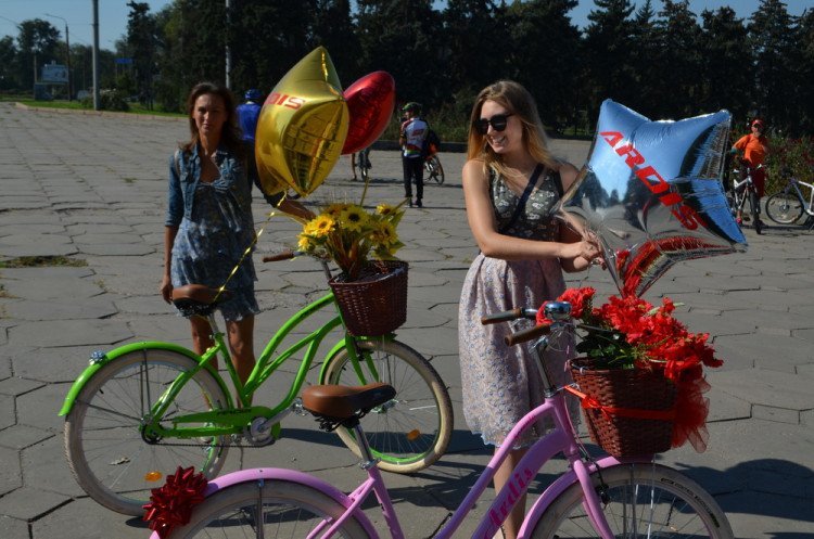Запорожанки массово проедутся на велосипедах по проспекту Соборному