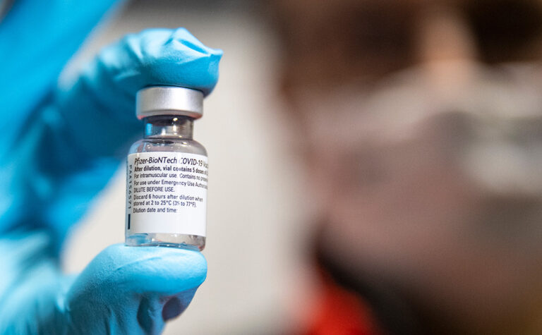 В Запорожье можно будет привиться вакциной Pfizer: кому и где она будет доступна