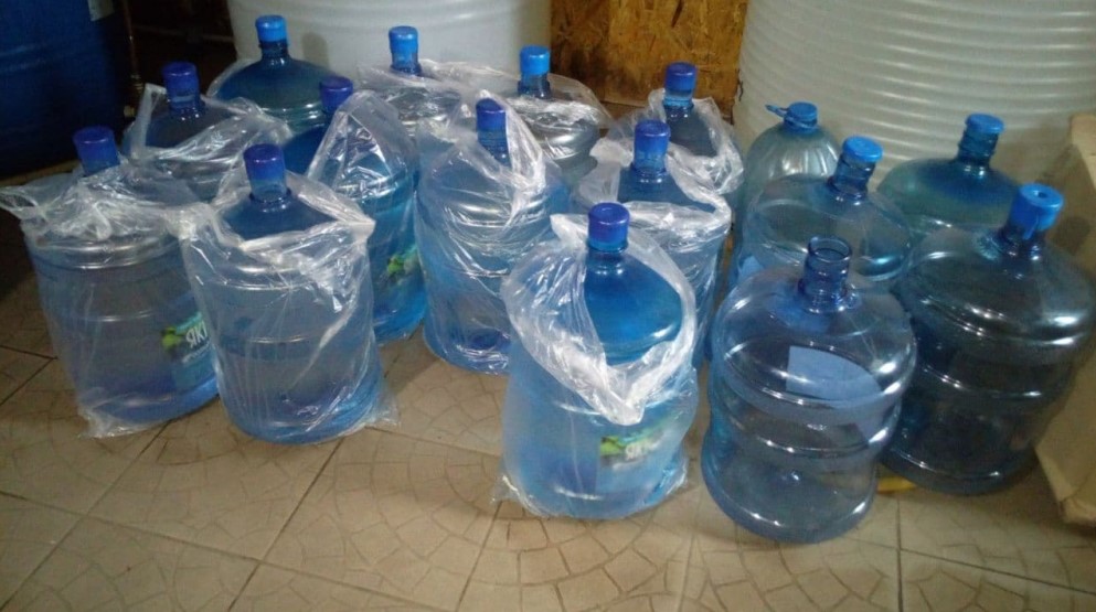 Питьевую воду в Запорожской области фасовали в бутылки в антисанитарных условиях: подробности
