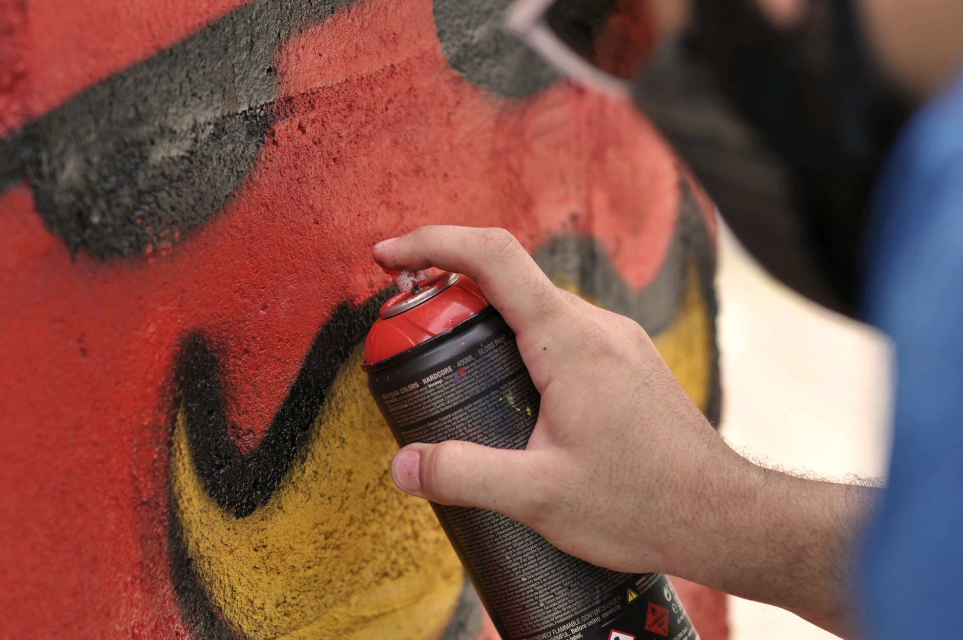 Запорожские патрульные зарисовали более сотни нарко-граффити в городе. ФОТО