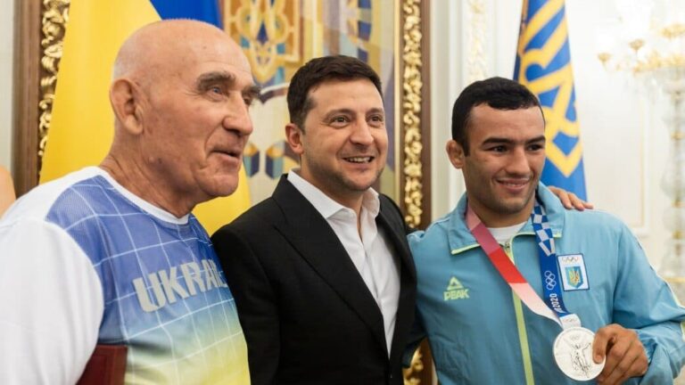Запорожского Олимпийского призёра Парвиза Насибова президент наградил орденом