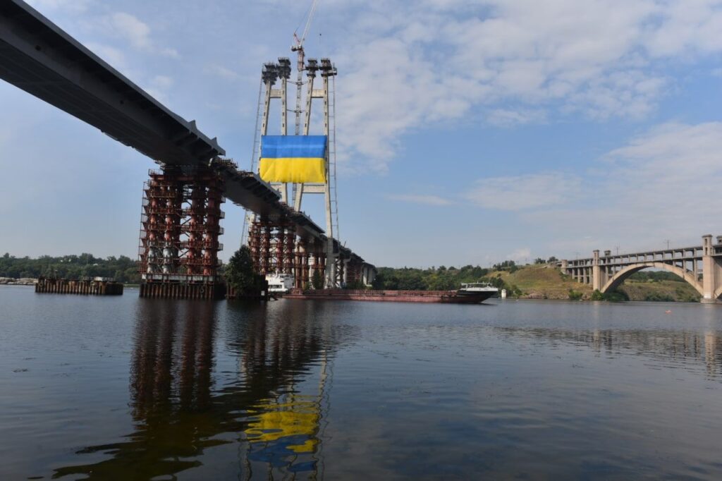 флаг Украины Запорожье мосты Запорожсталь