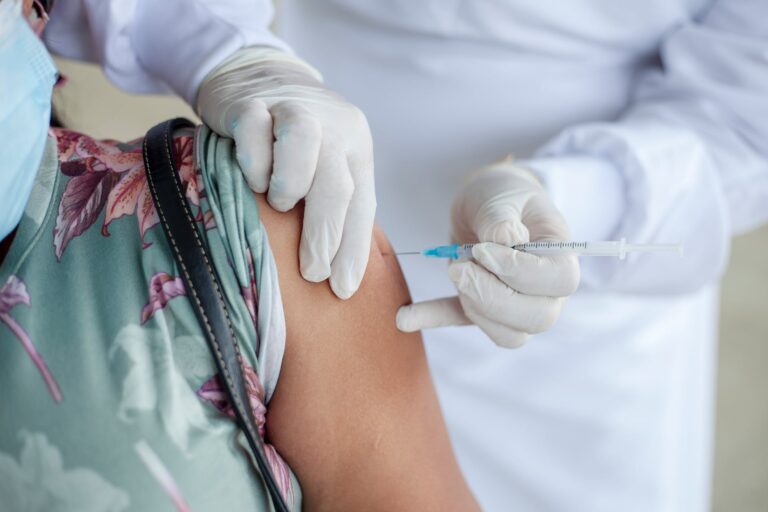 Запорожские педагоги начали активно вакцинироваться от COVID-19