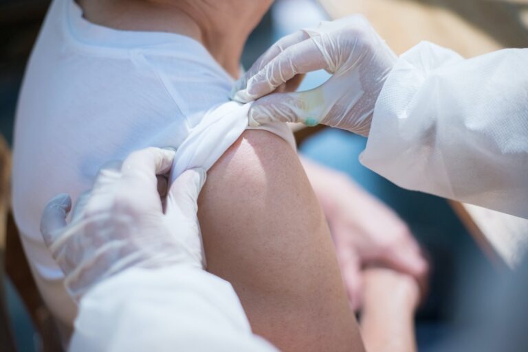 Как записаться на вакцинацию в Запорожье: инструкция